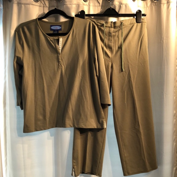 Misses Fuda Sportwear - Picture 1 of 7